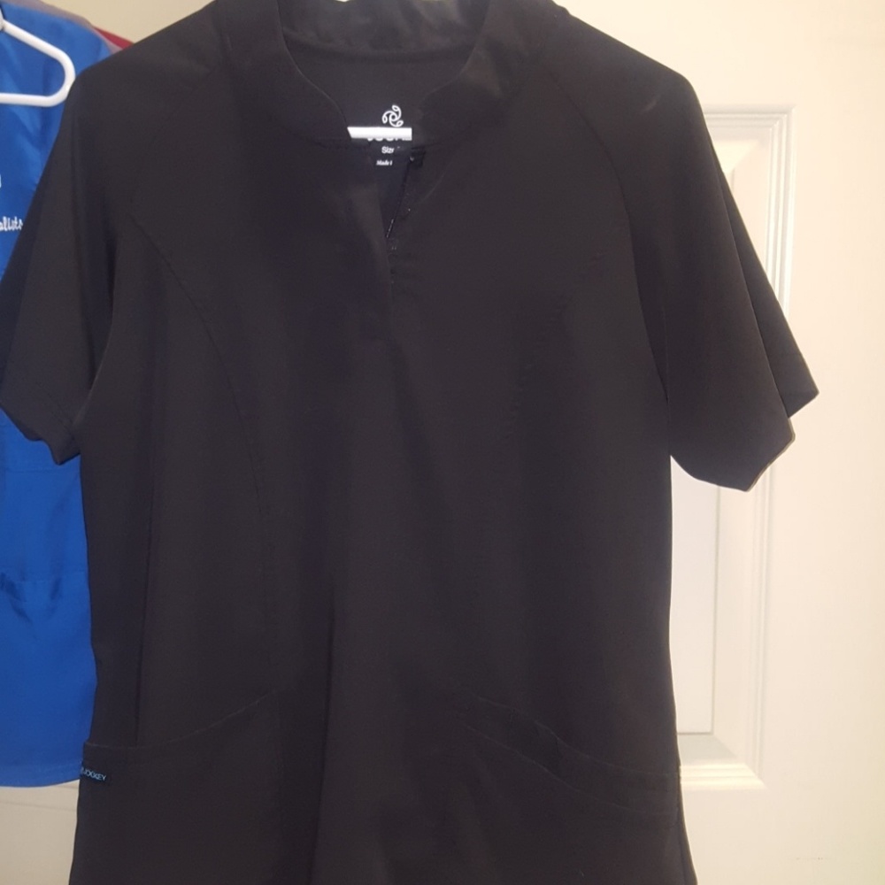Jockey scrub top
